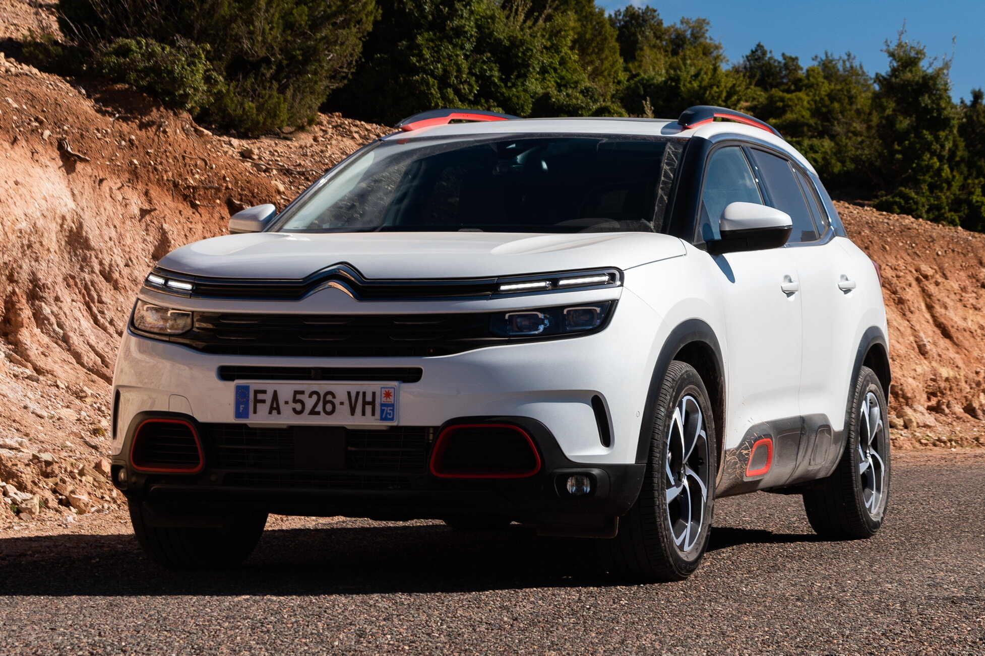 Экстравагантный кроссовер Citroen C5 Aircross подвергли рестайлингу