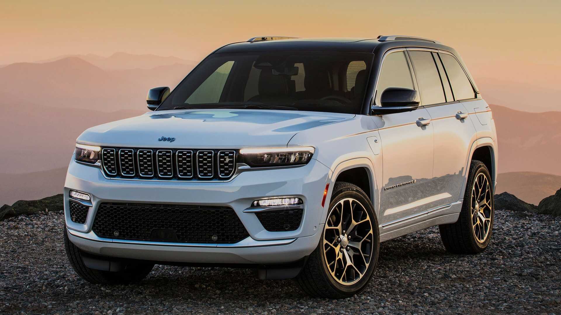 Jeep представил пятиместный Grand Cherokee нового поколения: его можно подключать к розетке