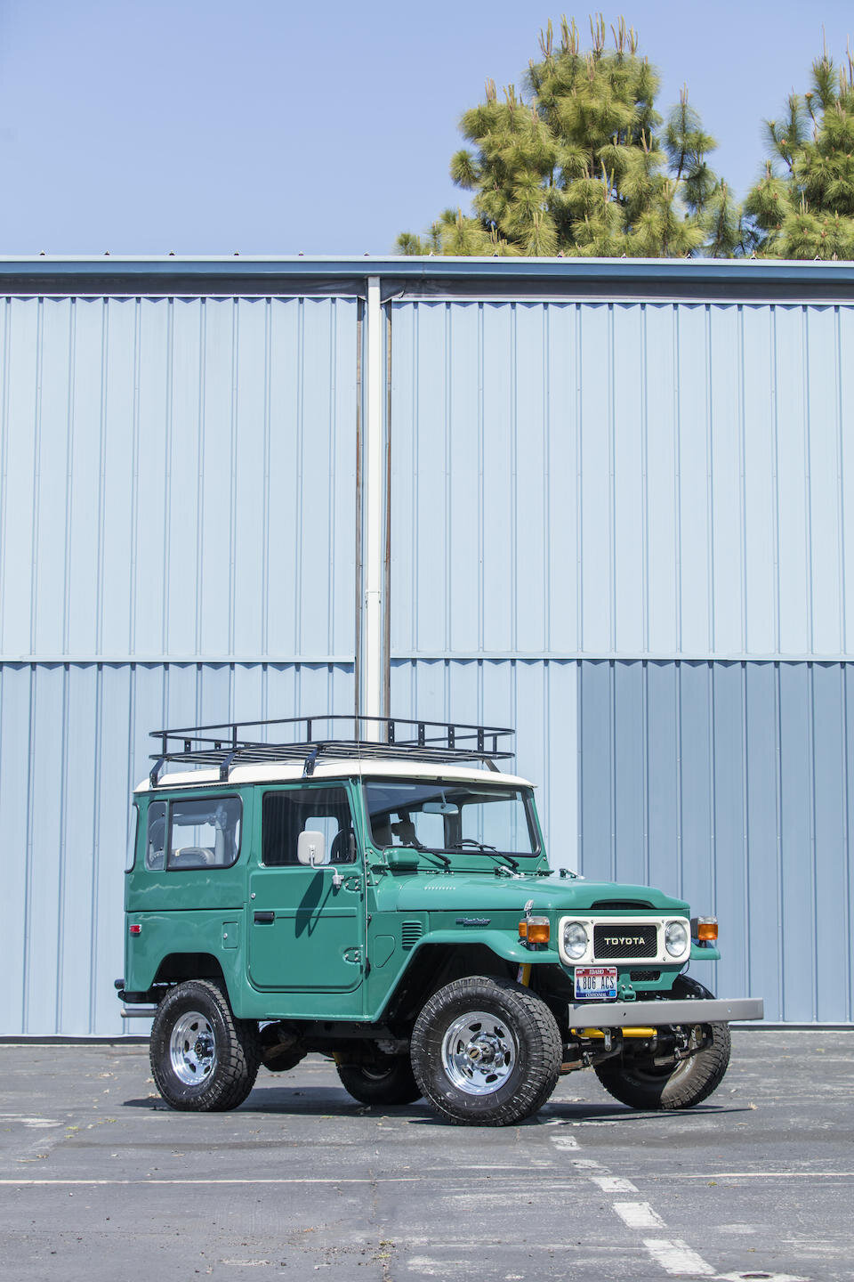 Актер Том Хэнкс выставил на продажу свой Toyota Land Cruiser FJ40