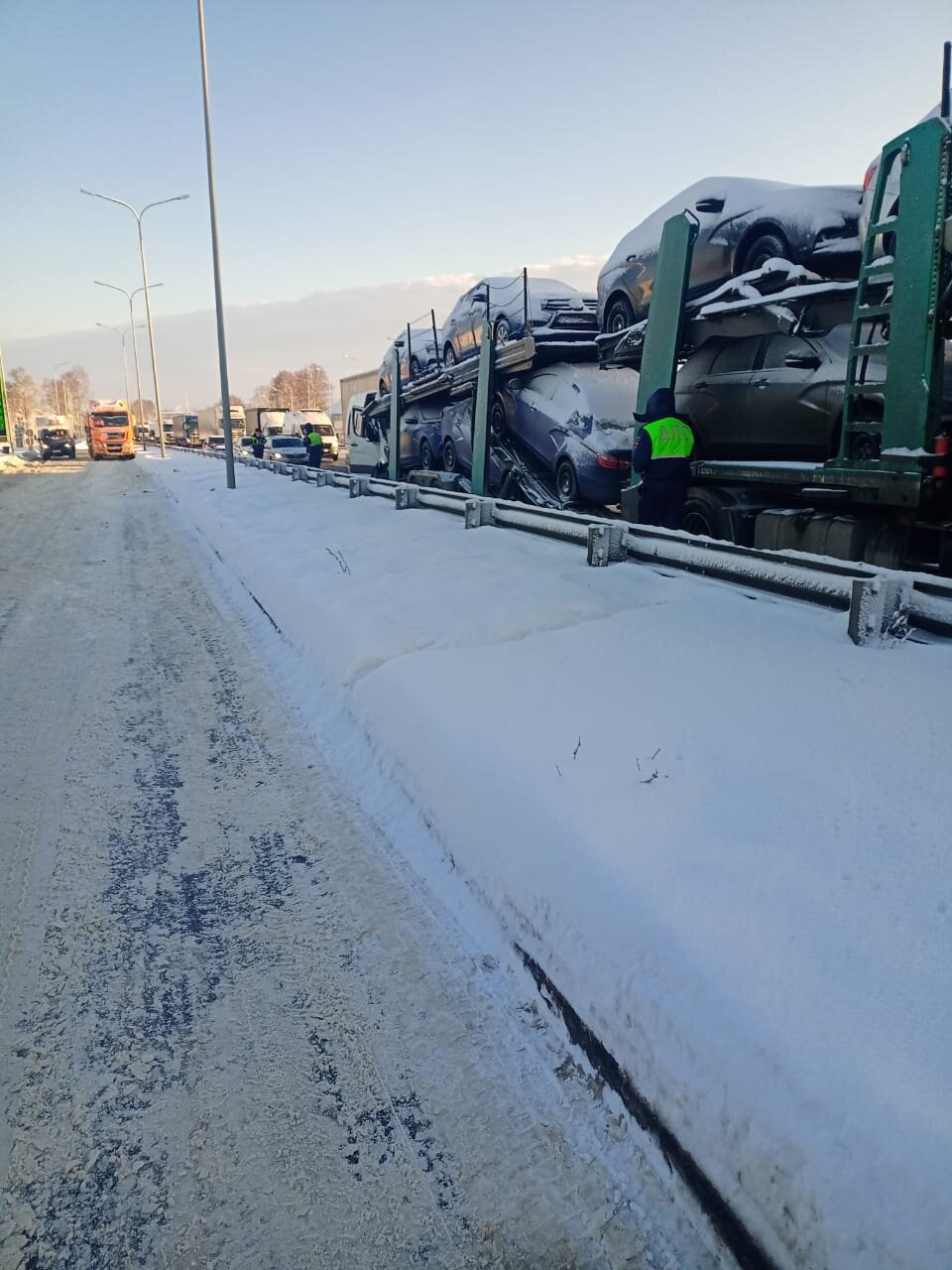 Новые Весты на автовозе пострадали в ДТП во Владимирской области (ФОТО)