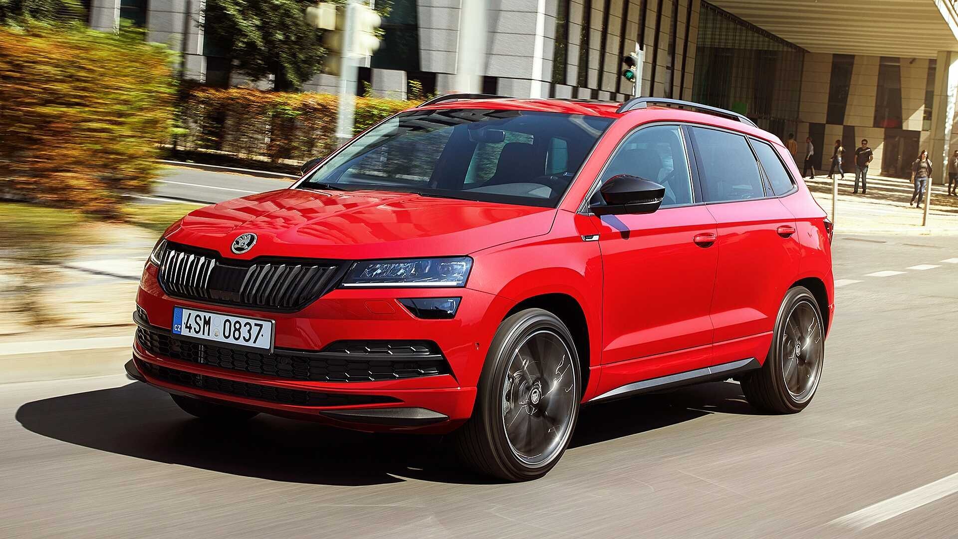 Skoda Karoq подвергли рестайлингу: зауженные фары и цифровой щиток приборов