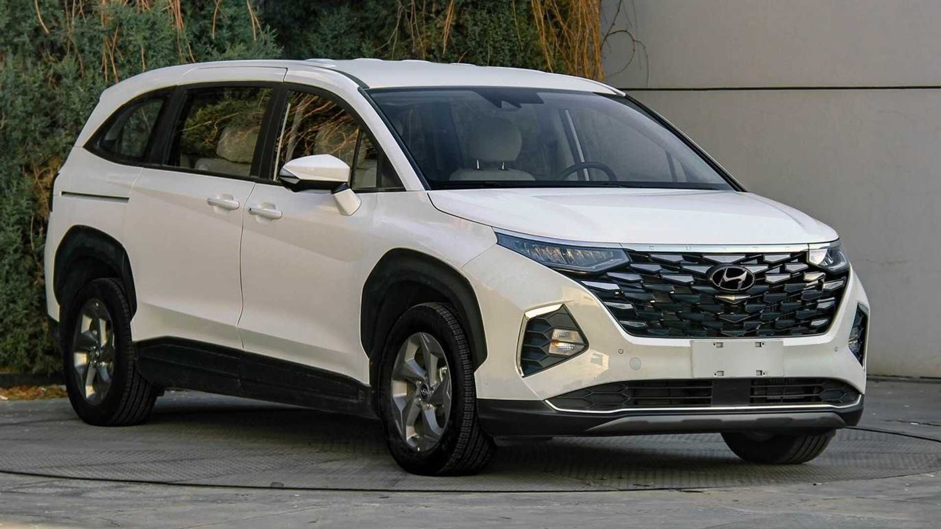 Hyundai анонсировала минивэн Custo