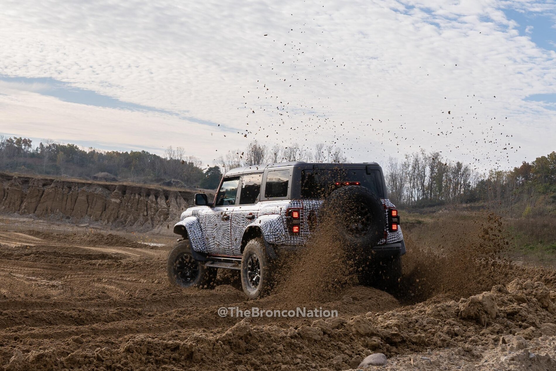 Опубликованы первые шпионские фотографии Ford Bronco Raptor