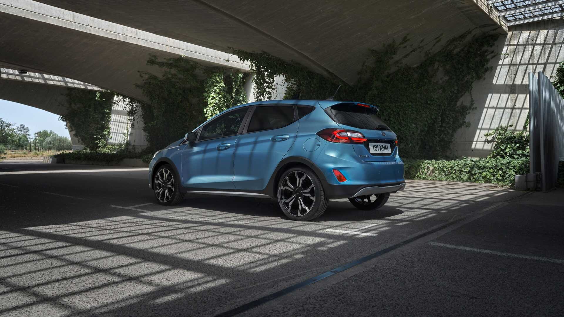 Ford Fiesta после рестайлинга уже в базе оснащается светодиодными фарами