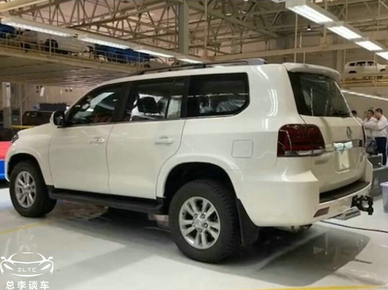 Фейковый Land Cruiser 200 из Китая рискует не выйти на рынок из-за бюрократии