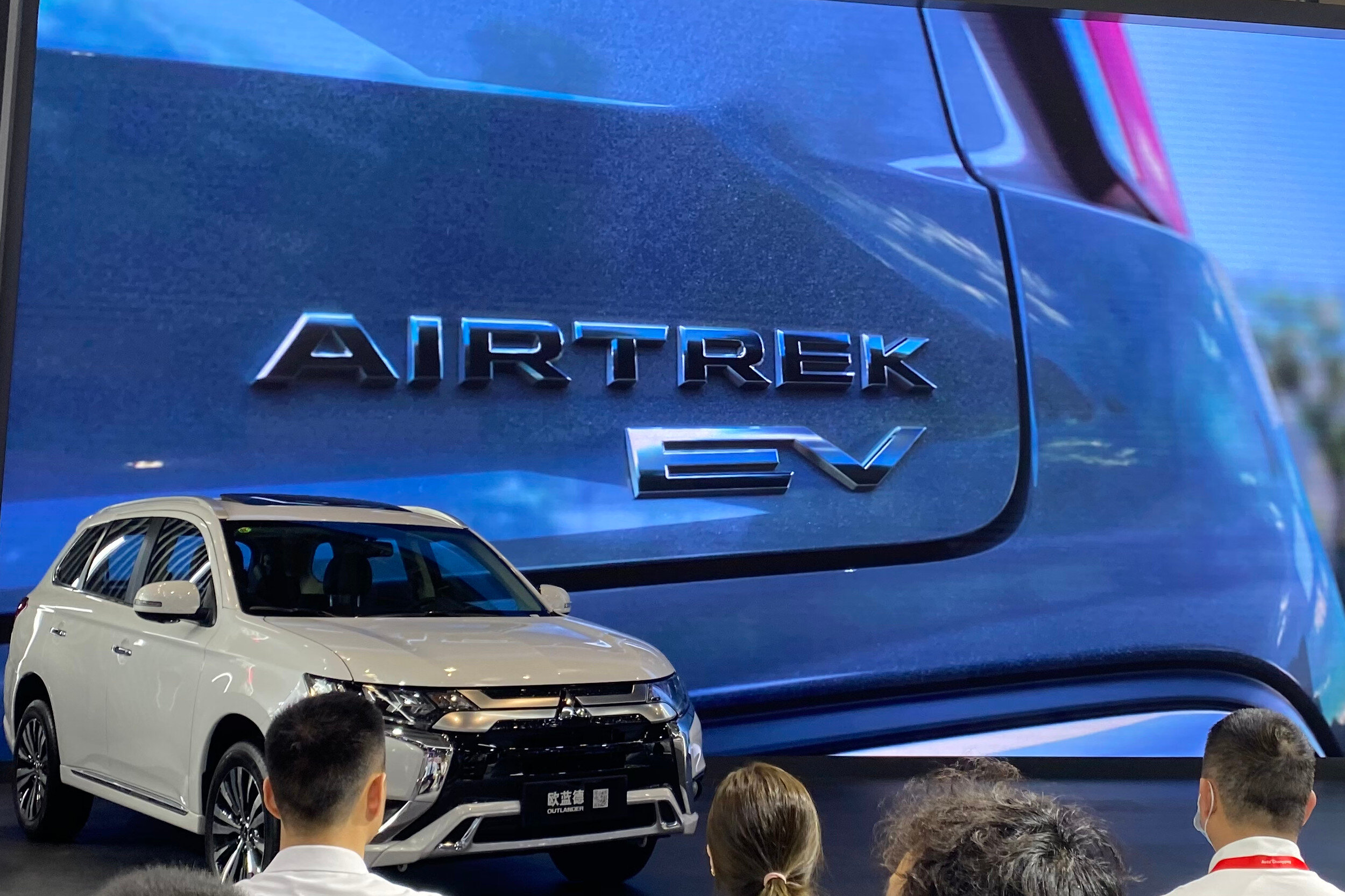 Mitsubishi возродит имя Airtrek для нового электромобиля (первые ФОТО)