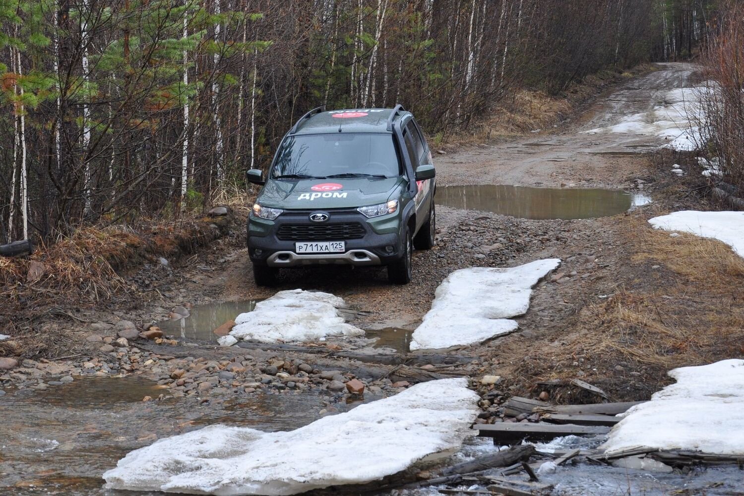 Внедорожники Lada Niva Travel попали под отзыв в России