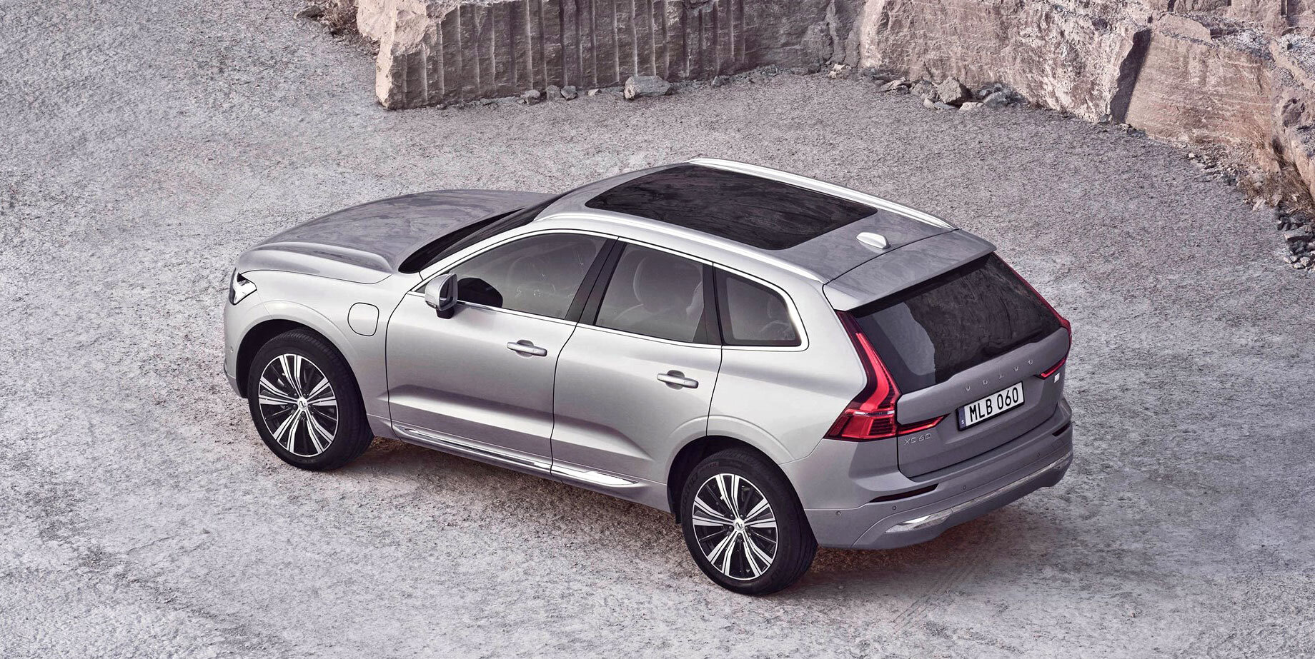 Volvo привезет в Россию электрический кроссовер XC40 Recharge и обновленный XC60