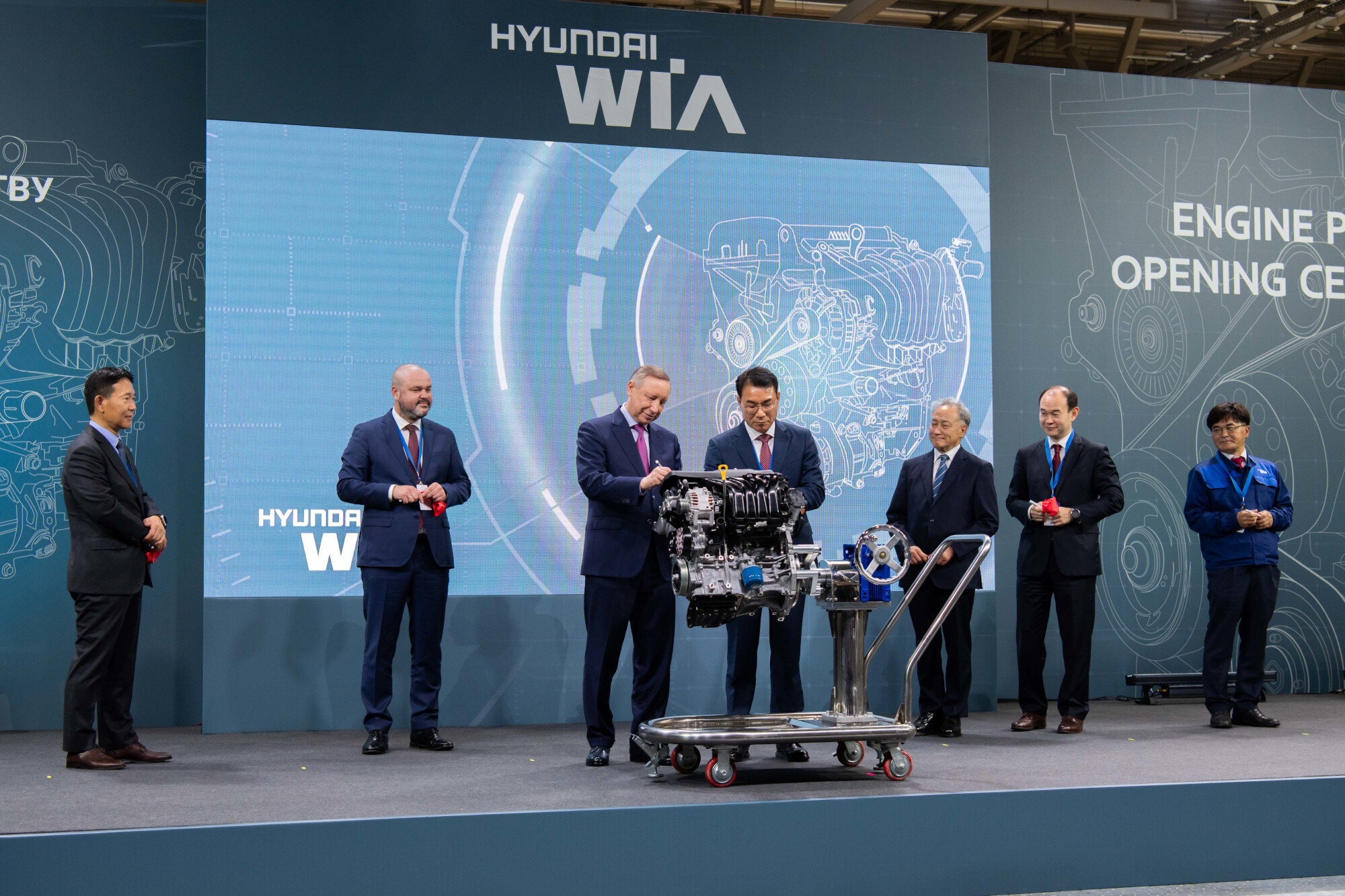 Hyundai Motor открыла в России огромный моторный завод