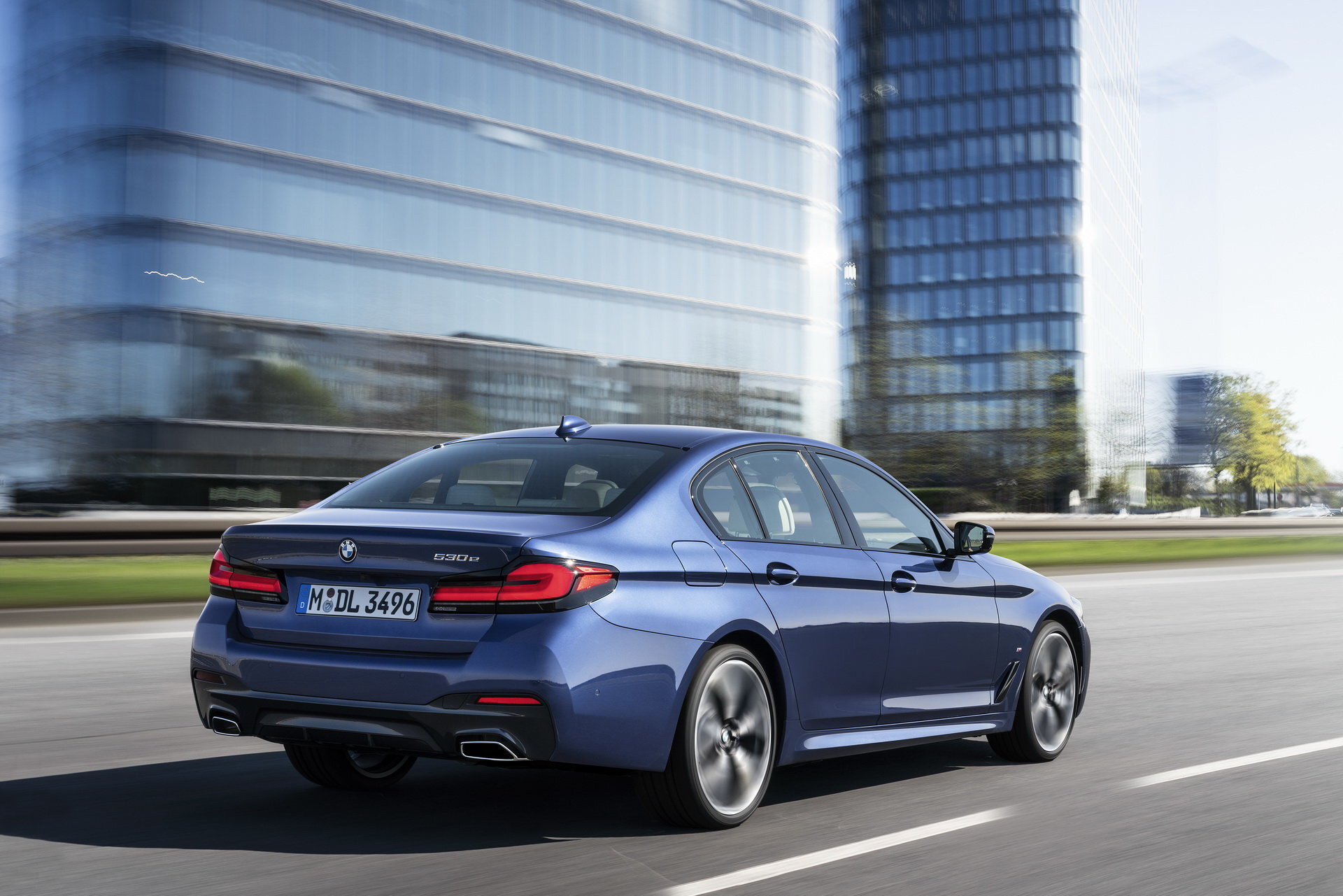 BMW выпустит электрическую версию седана 5 Series: ее уже тестируют