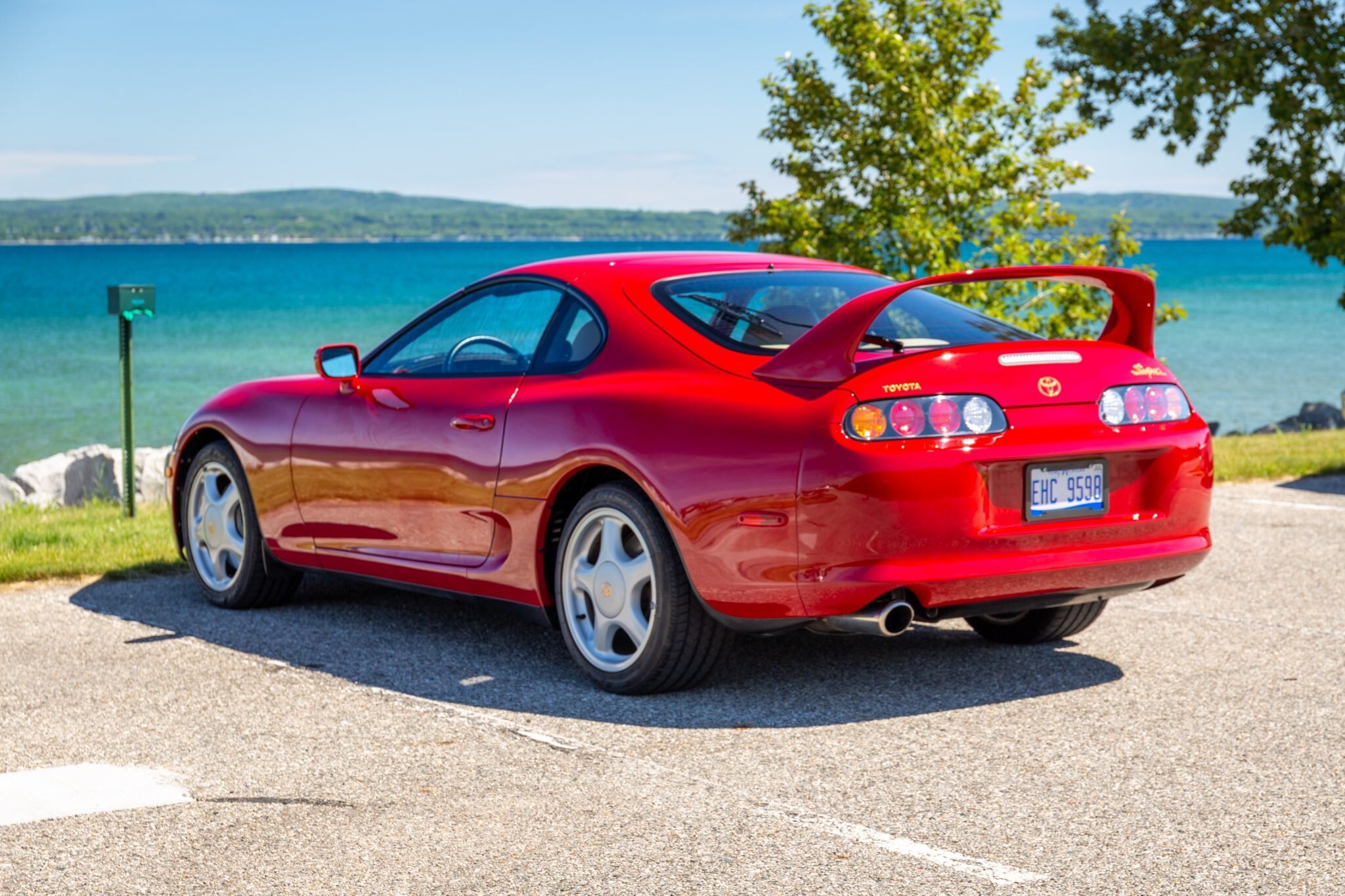 За Toyota Supra 1995 года дают втрое больше, чем за новую