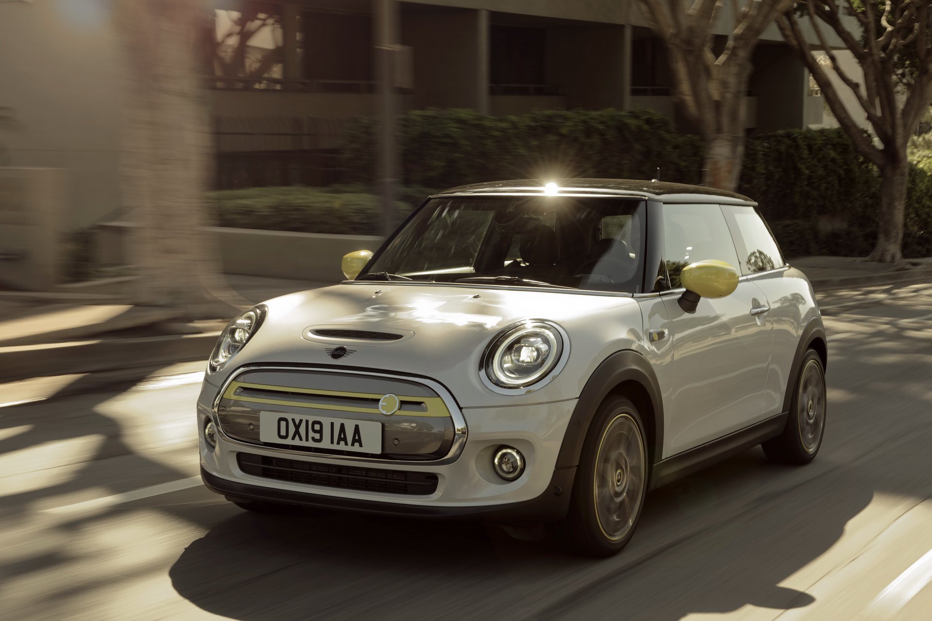 Mini привезет в Россию шустрый электромобиль Cooper SE