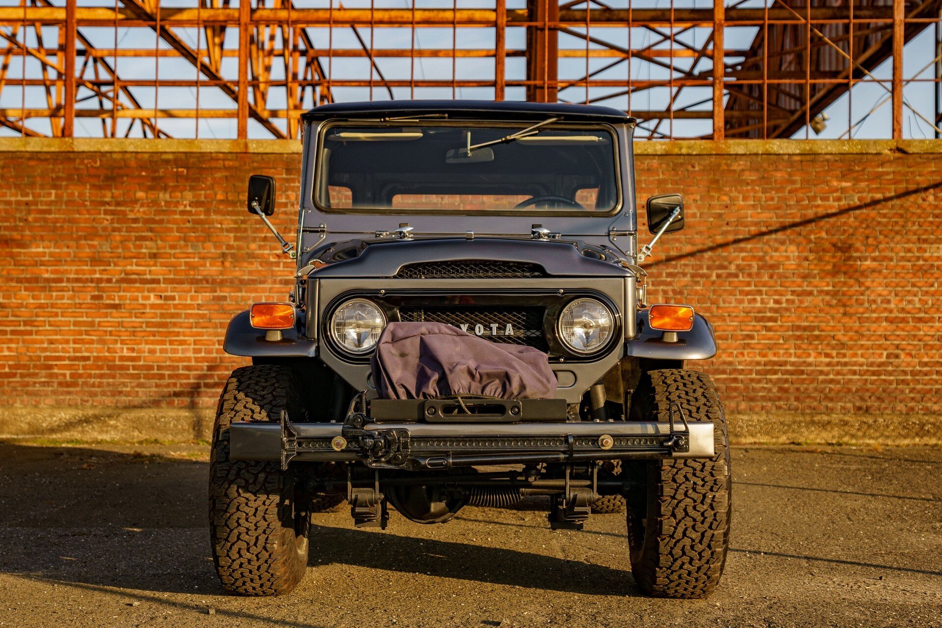 Американские тюнеры представили рестомод Toyota Land Cruiser FJ40 1971 года