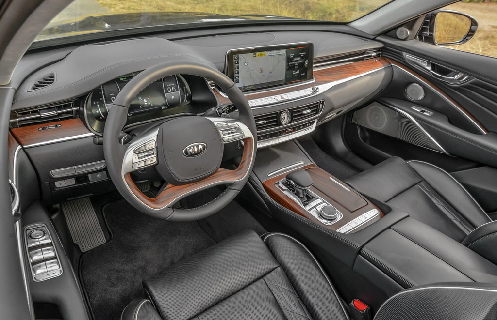 Kia K900: представлена рестайлинговая версия