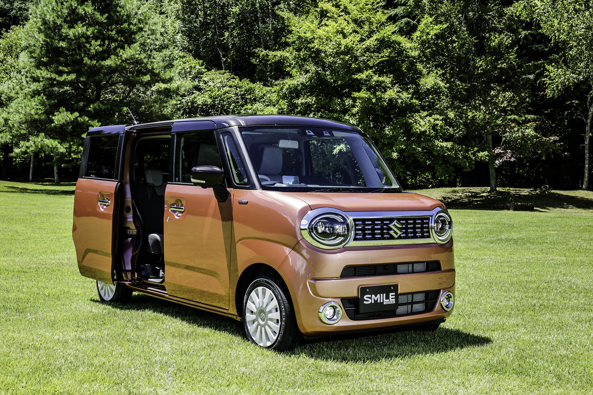 Suzuki показала новую модель Wagon R Smile со сдвижными дверьми