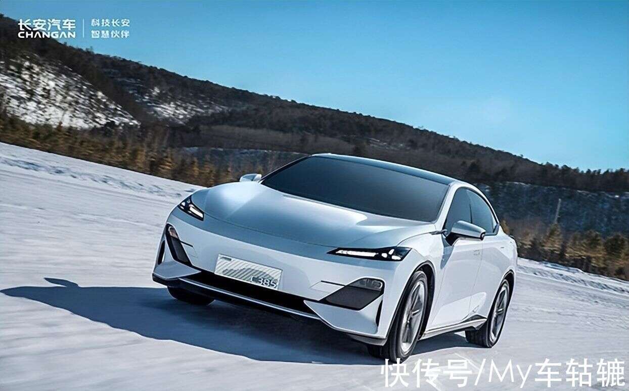 Changan вживую показал конкурента Tesla Model 3