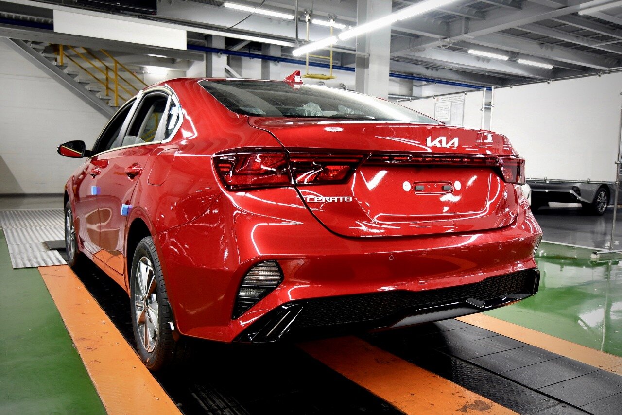 Названа дата начала живых продаж обновленного Kia Cerato в России