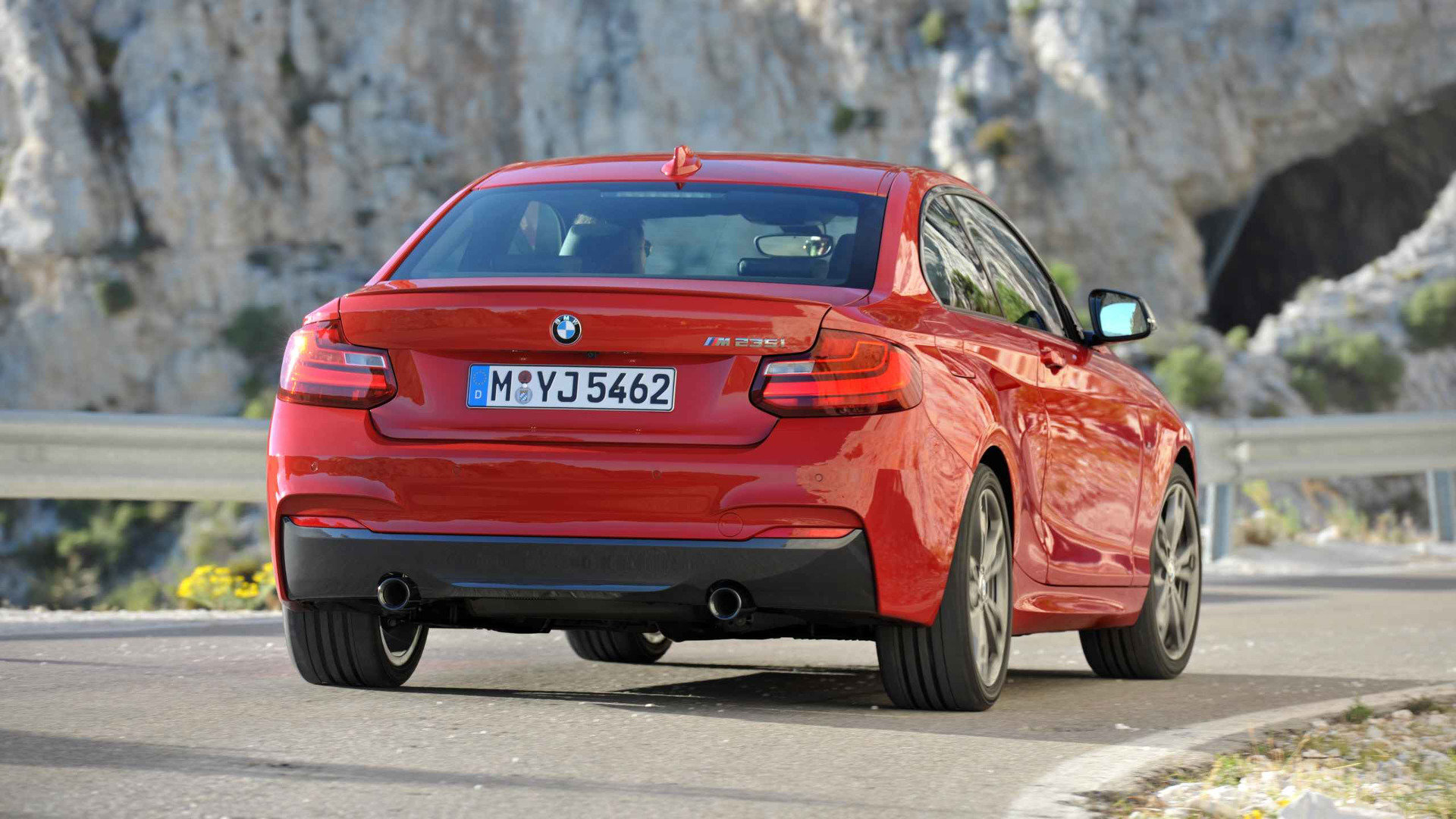 Купе BMW 2 Series нового поколения стало крупнее, но сохранило традиции