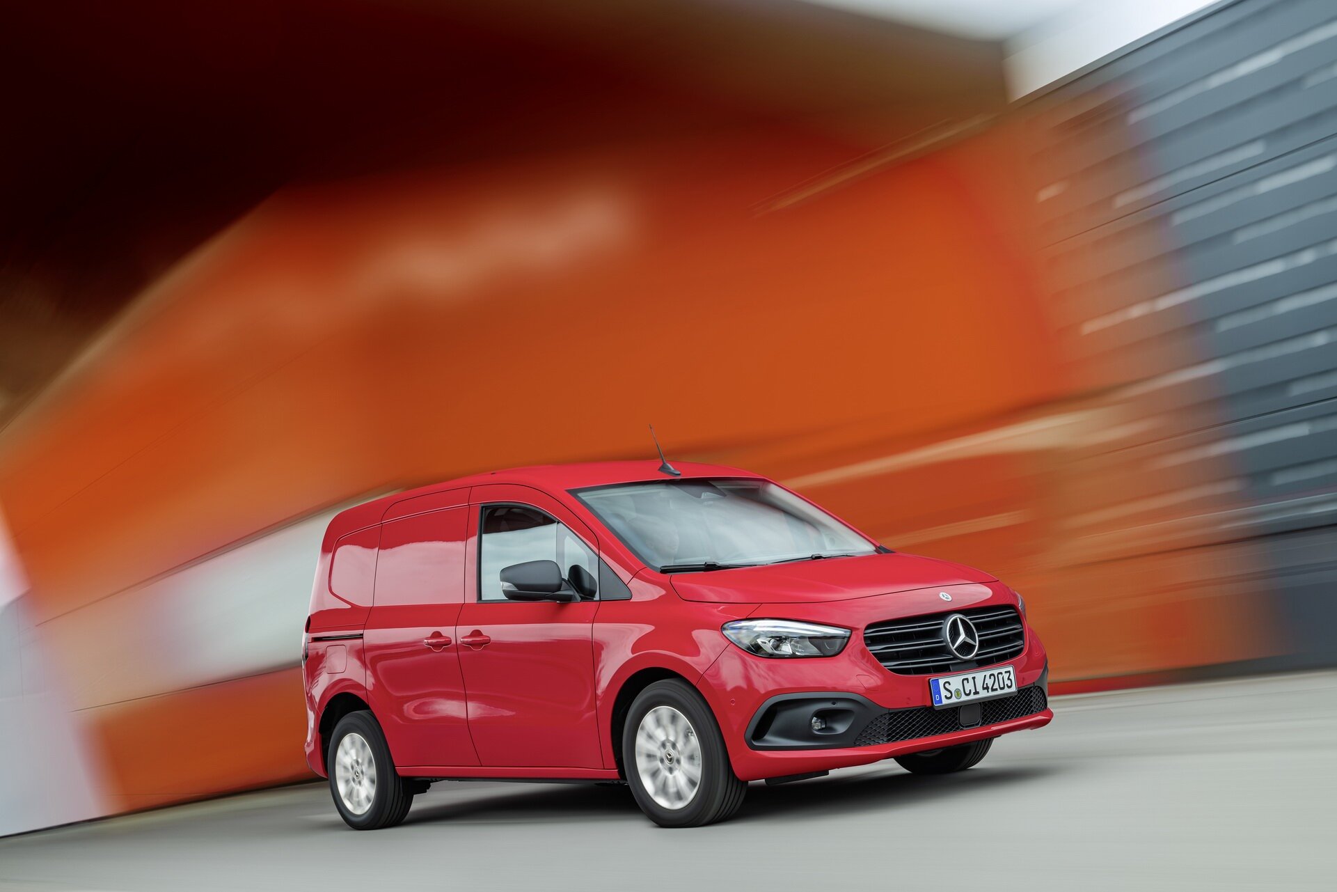 Mercedes-Benz Citan второго поколения показали в бензиновой и электрической версиях