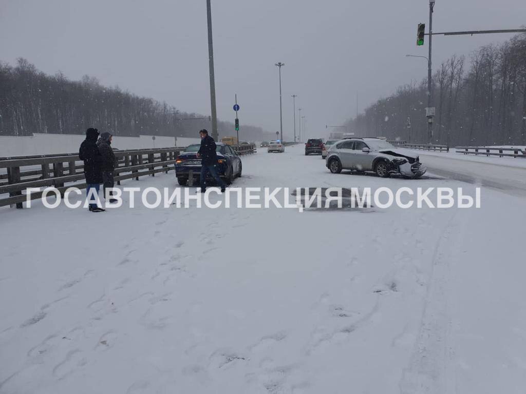 ВИДЕО: массовые ДТП под Москвой из-за снегопада