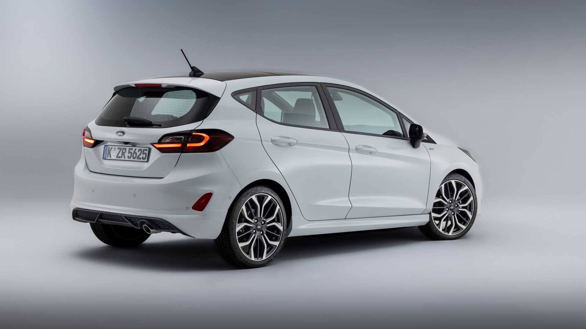 Ford Fiesta после рестайлинга уже в базе оснащается светодиодными фарами