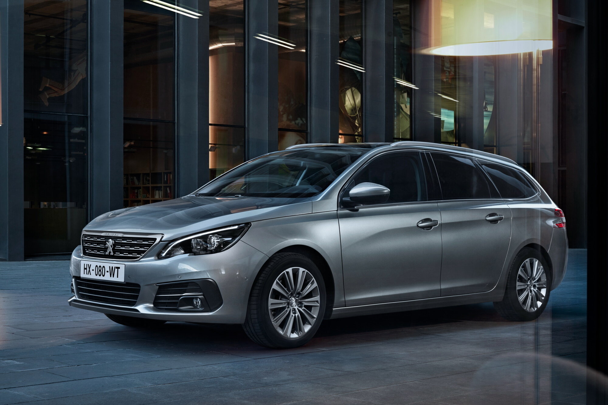 Peugeot представила новый универсал 308 SW