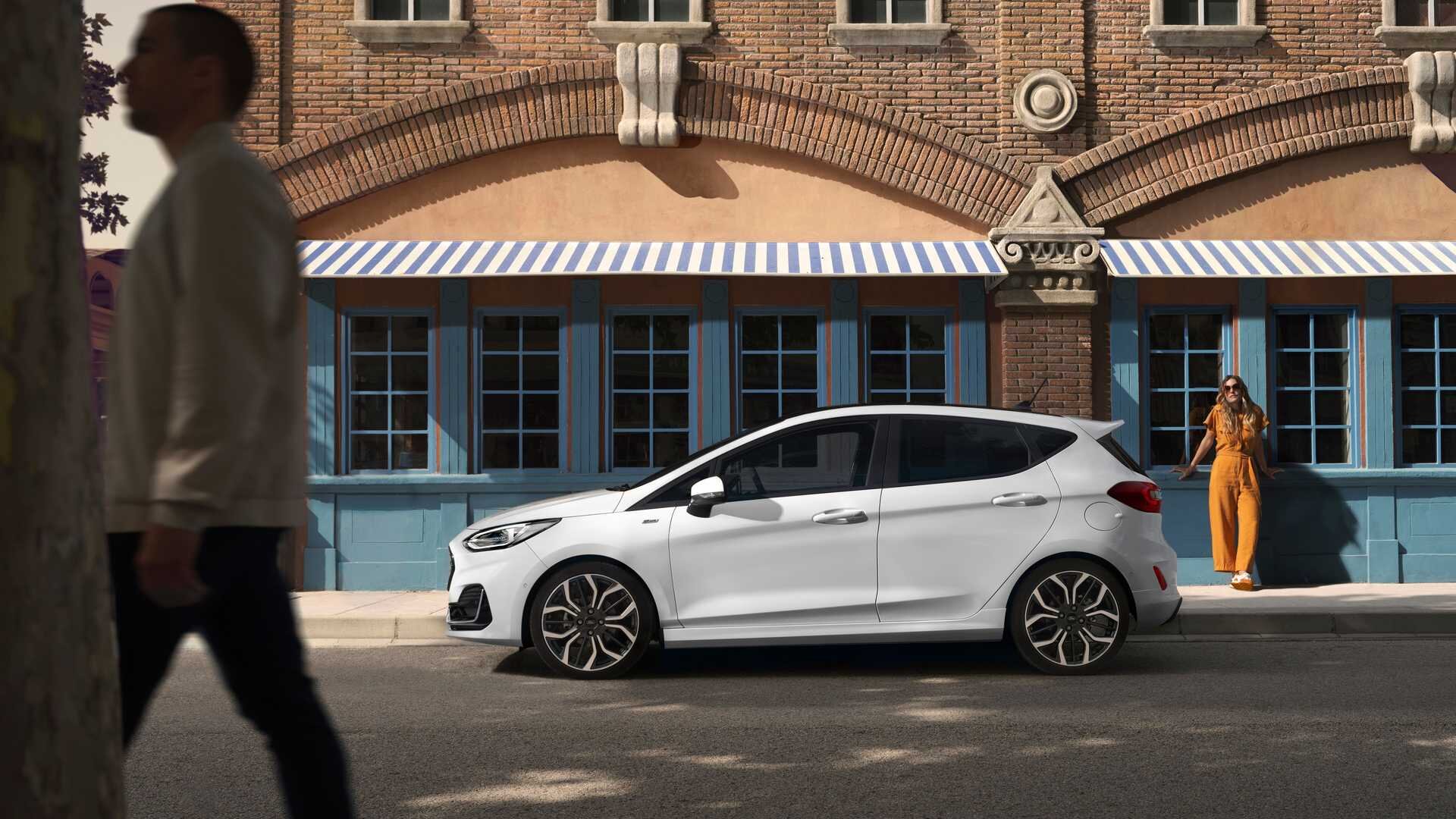 Ford Fiesta после рестайлинга уже в базе оснащается светодиодными фарами