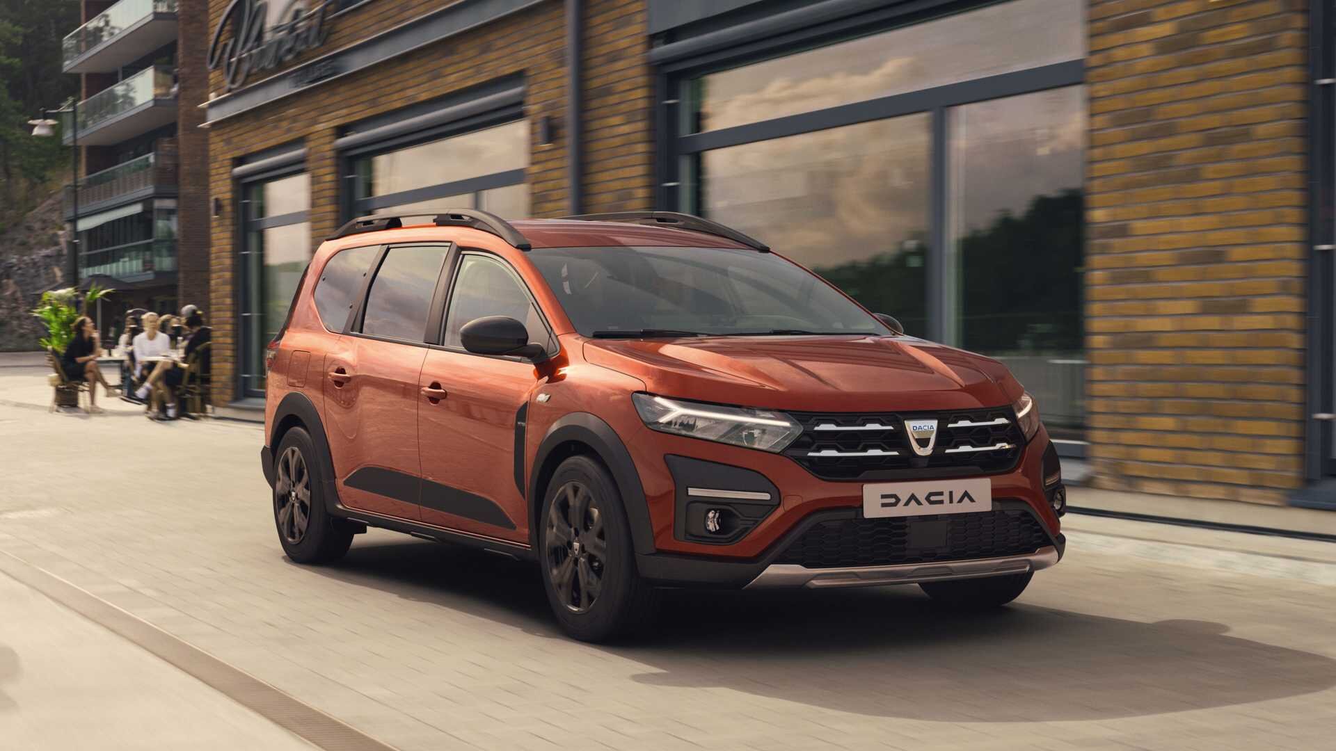 Renault показала семиместный универсал на базе Логана третьего поколения