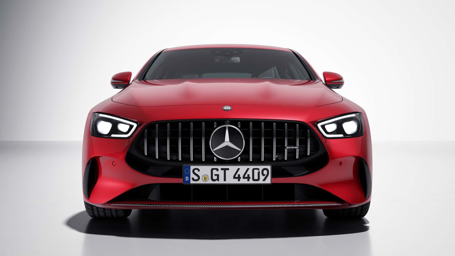 Флагманскую версию спорт-седана Mercedes-AMG GT 4-Door Coupe подвергли обновлению