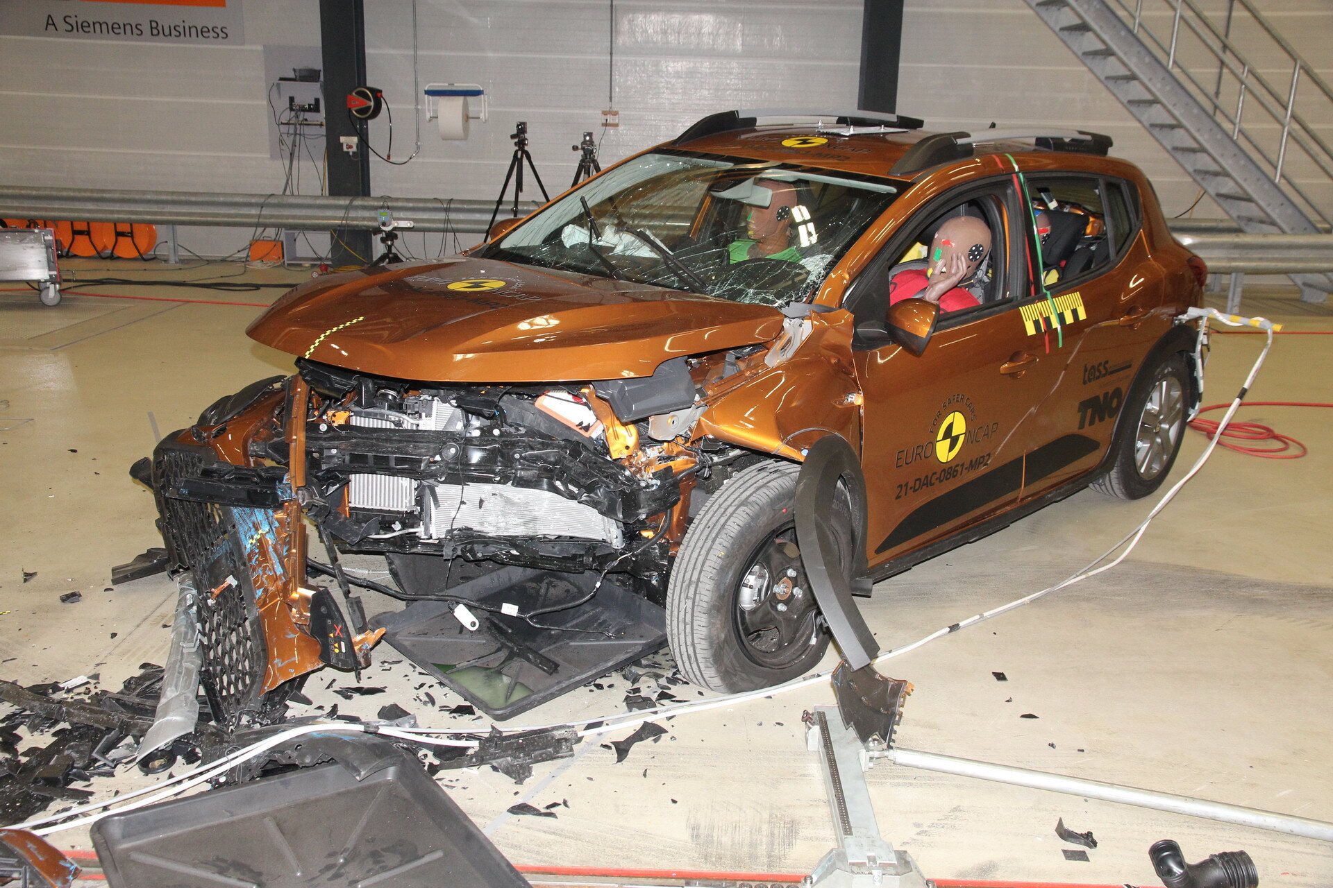 Euro NCAP опубликовала видео испытаний новых Logan и Sandero