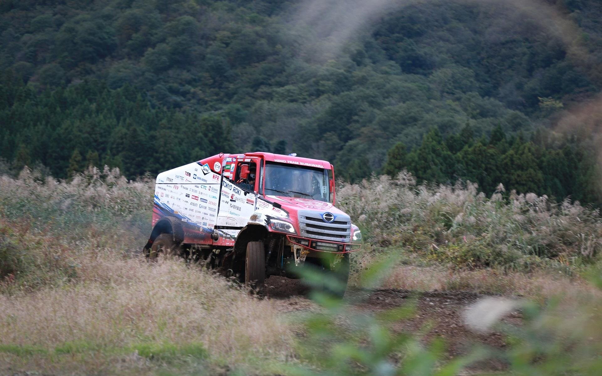 Японская Hino собрала гибридный грузовик для ралли Дакар