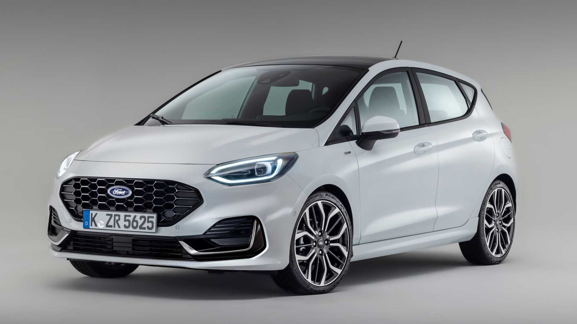 Ford Fiesta после рестайлинга уже в базе оснащается светодиодными фарами