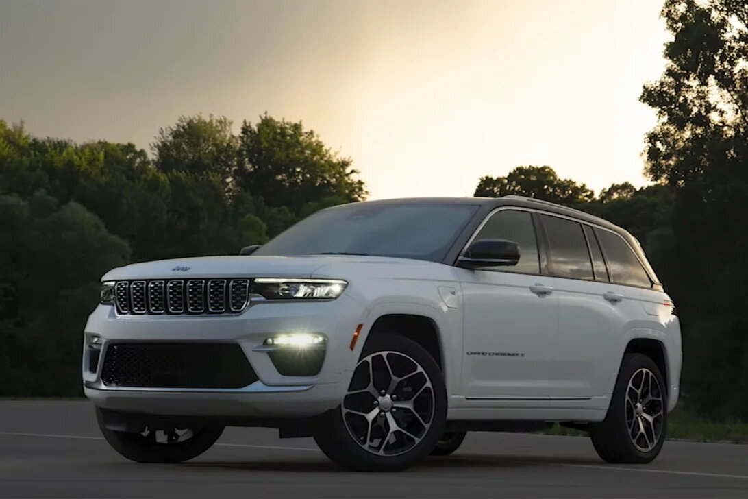 Jeep показал укороченный Grand Cherokee с электромотором