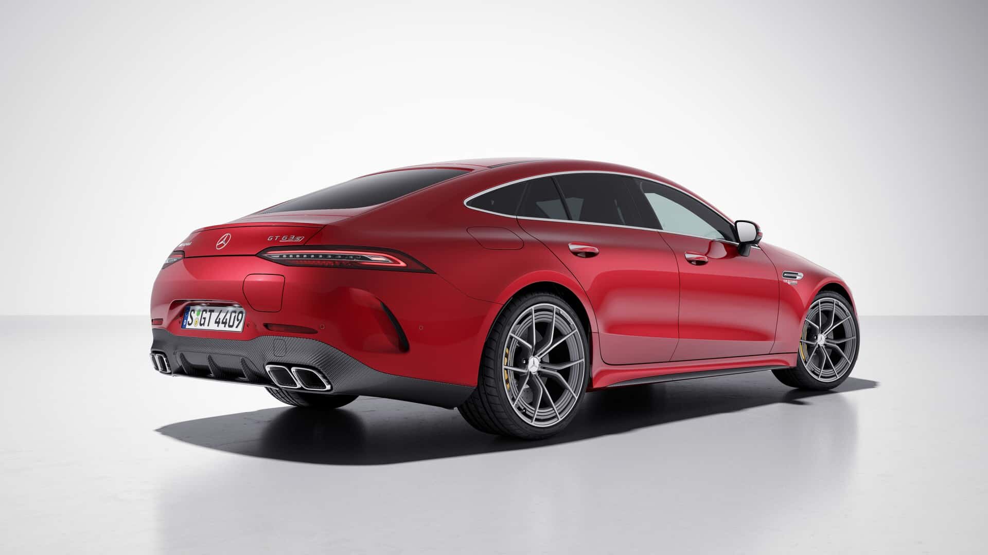 Флагманскую версию спорт-седана Mercedes-AMG GT 4-Door Coupe подвергли обновлению