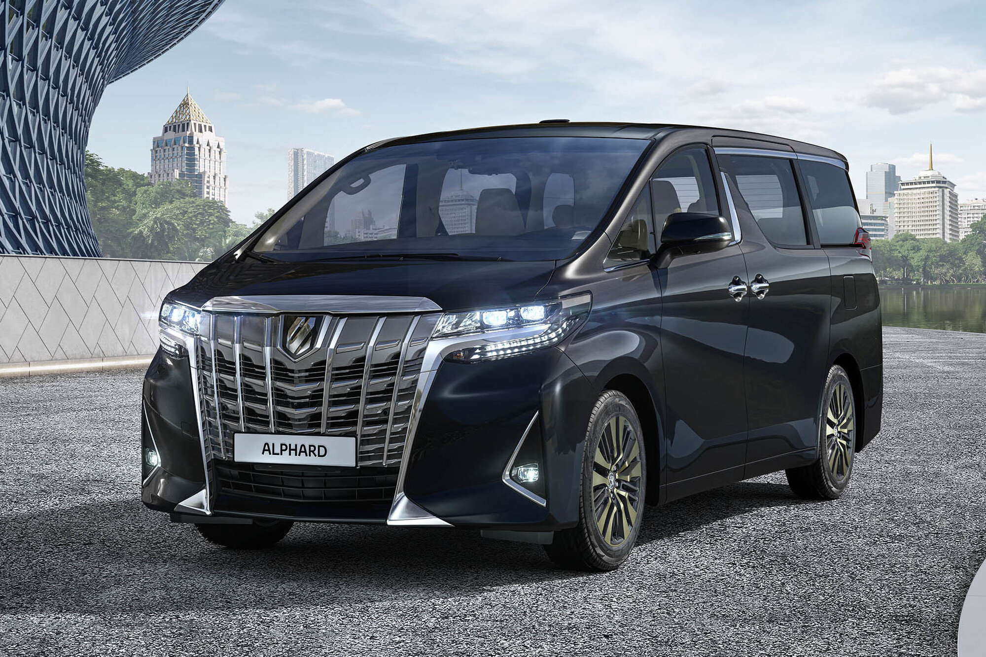 Какой будет новая Toyota Alphard: слухи из Японии