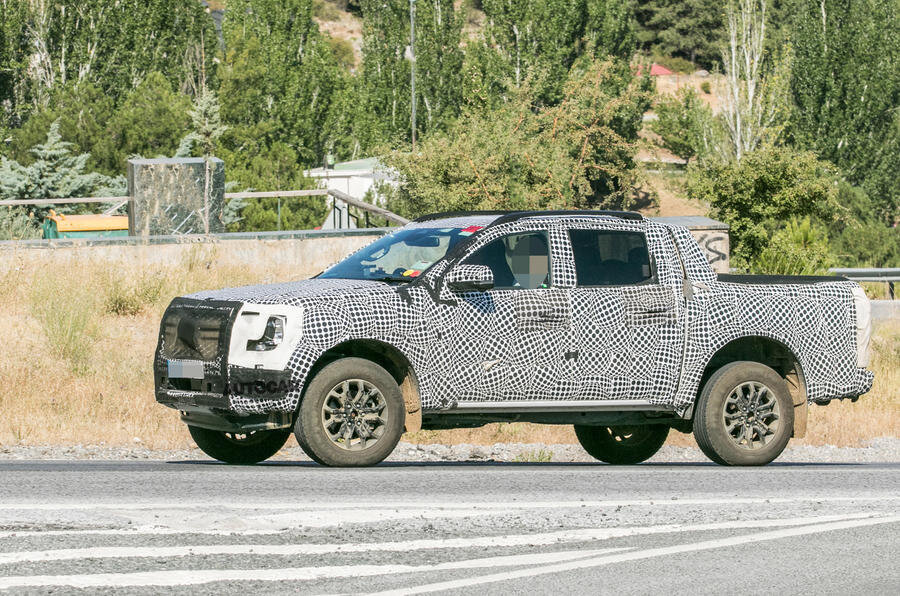 Ford выкатил на тесты подзаряжаемую версию пикапа Ranger нового поколения