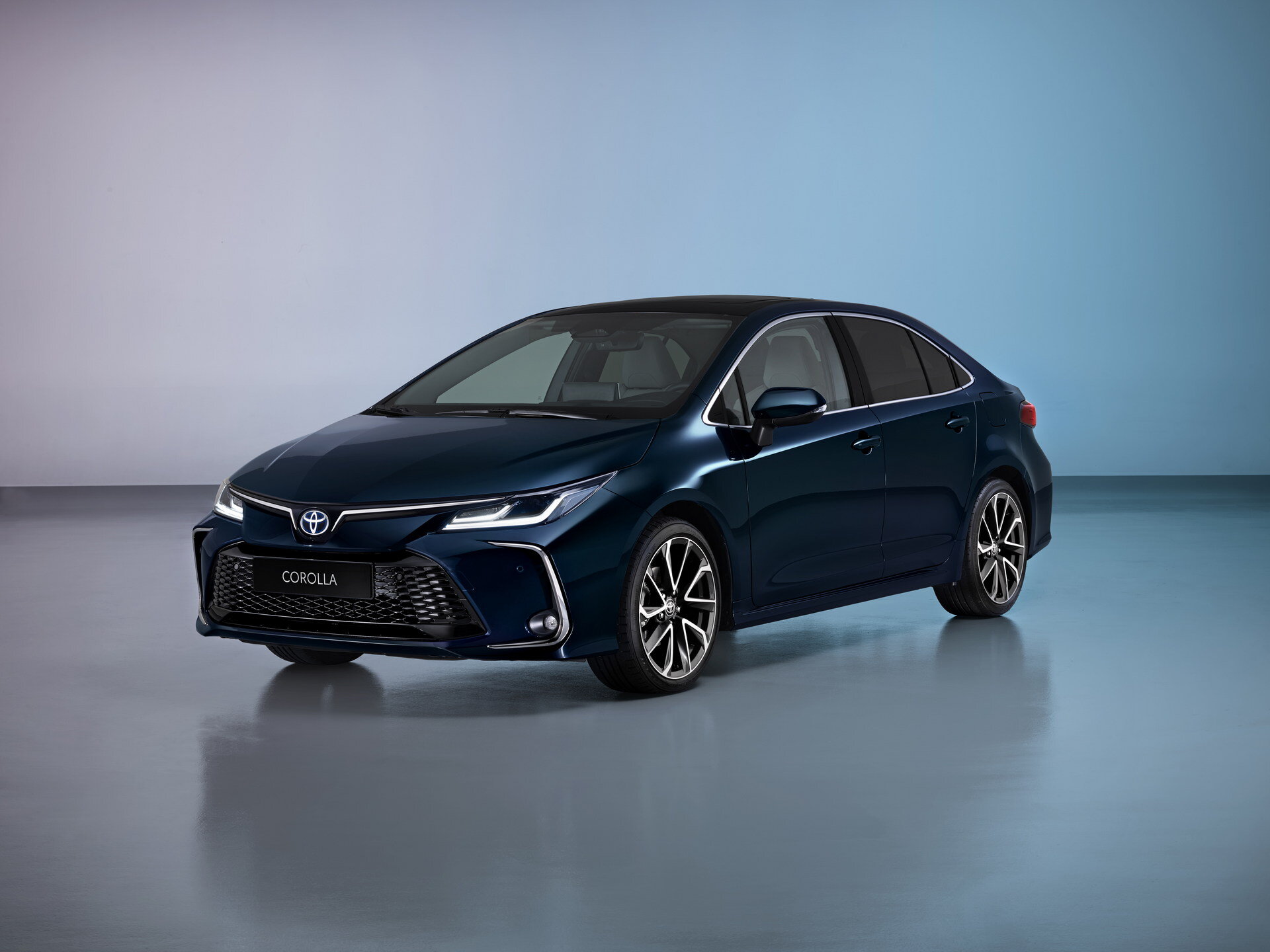 Toyota одновременно обновила Короллы для США и Евросоюза