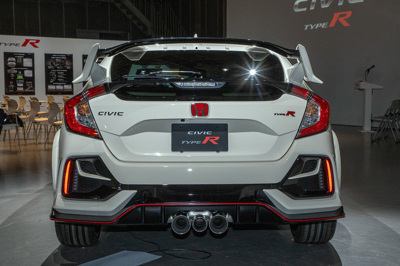 Honda показала Civic Type R нового поколения. Пока в камуфляже