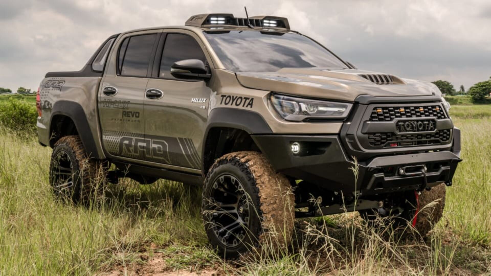 Для Toyota Hilux разработали новый грозный обвес