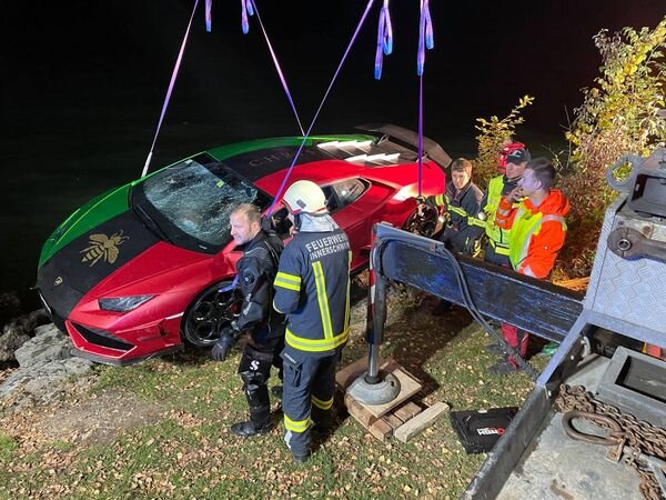 В Австрии водитель Lamborghini Huracan перепутал педали и вылетел в озеро