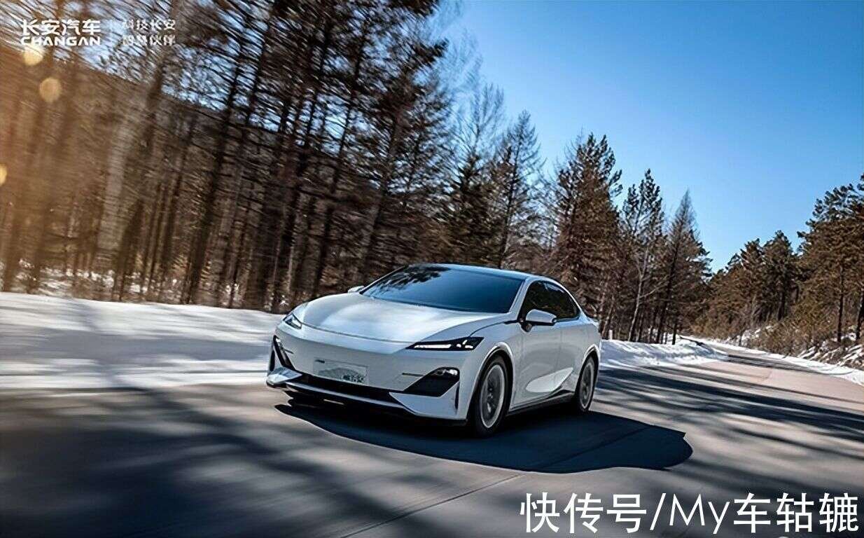 Changan вживую показал конкурента Tesla Model 3