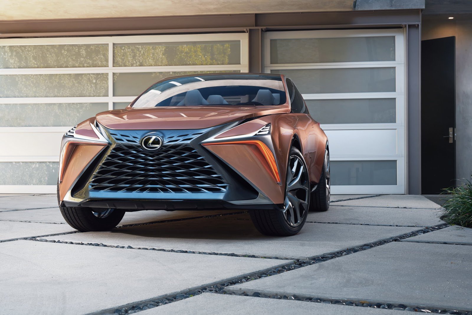 Роскошный кроссовер Lexus LF задерживается: у Тойоты проблемы с разработкой твинтурбо V8