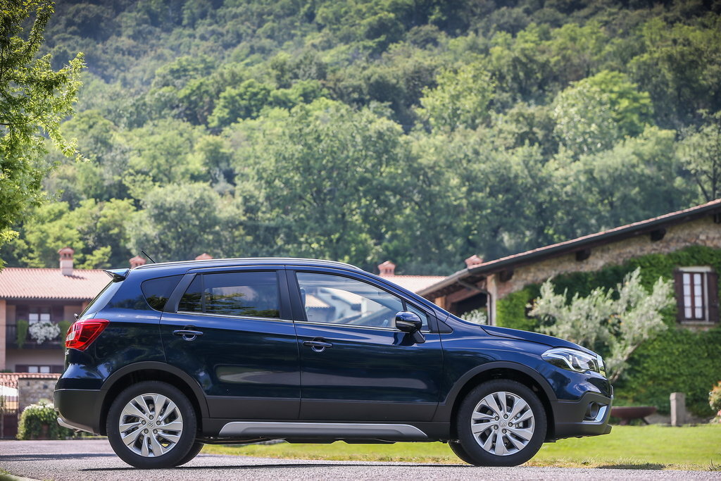 В свободный доступ попали фото Suzuki SX4 нового поколения