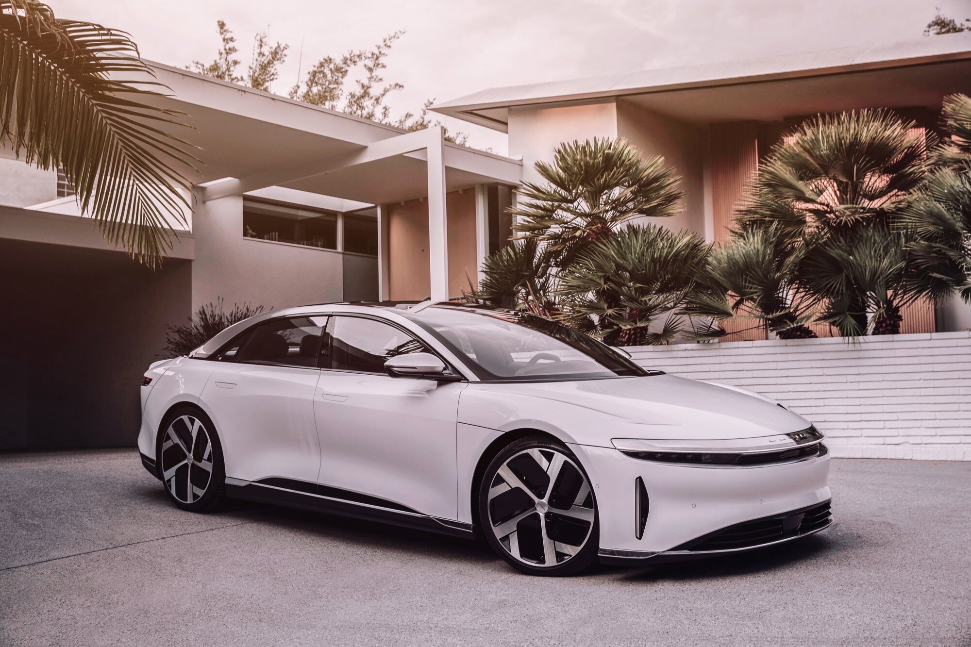 Lucid Motors запустила серийное производство электрических седанов Air