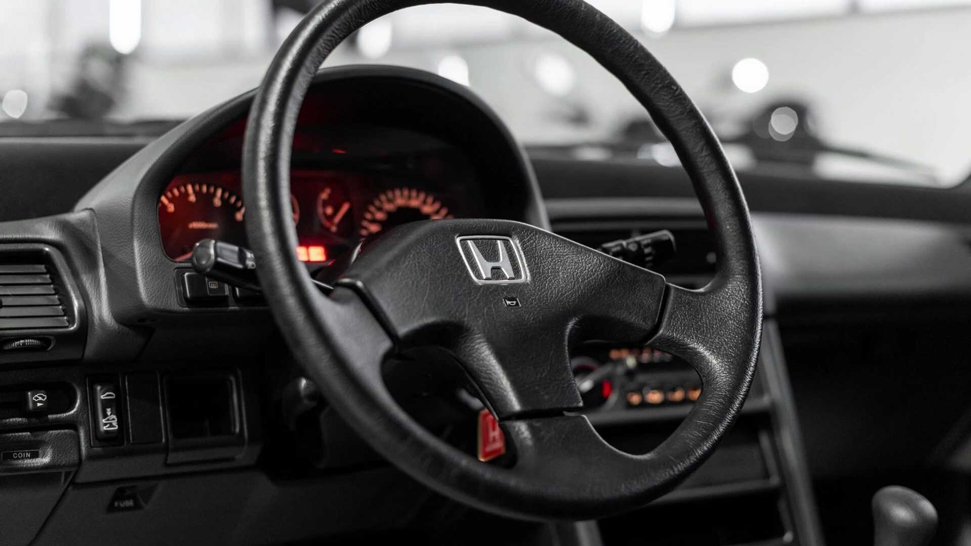 На аукцион выставили редкую Honda CR-X 1990 года без пробега (ФОТО)