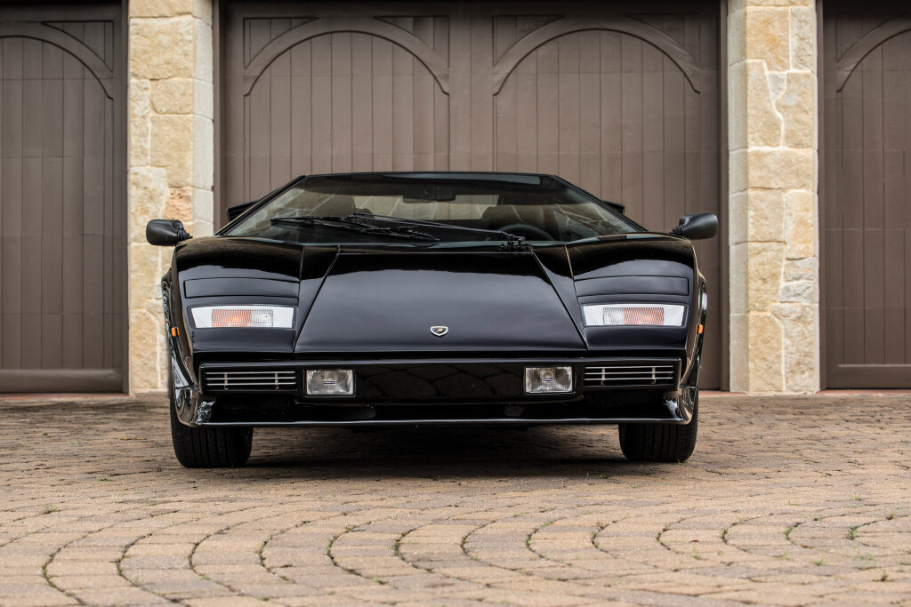 Lamborghini впервые показала кусочки возрождаемого купе Countach