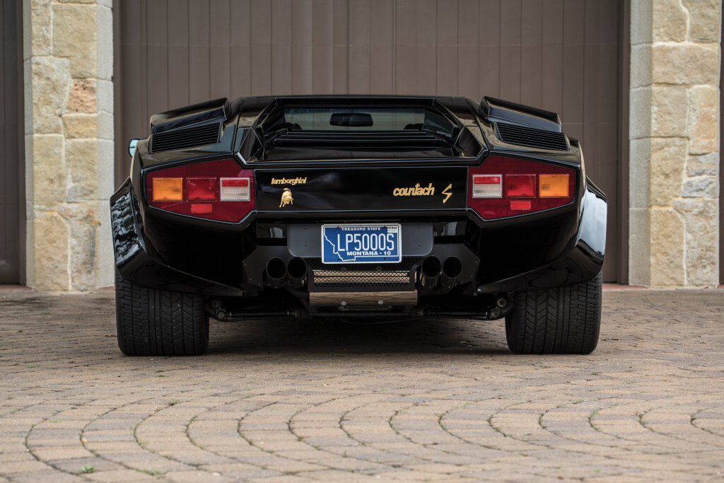 Lamborghini впервые показала кусочки возрождаемого купе Countach