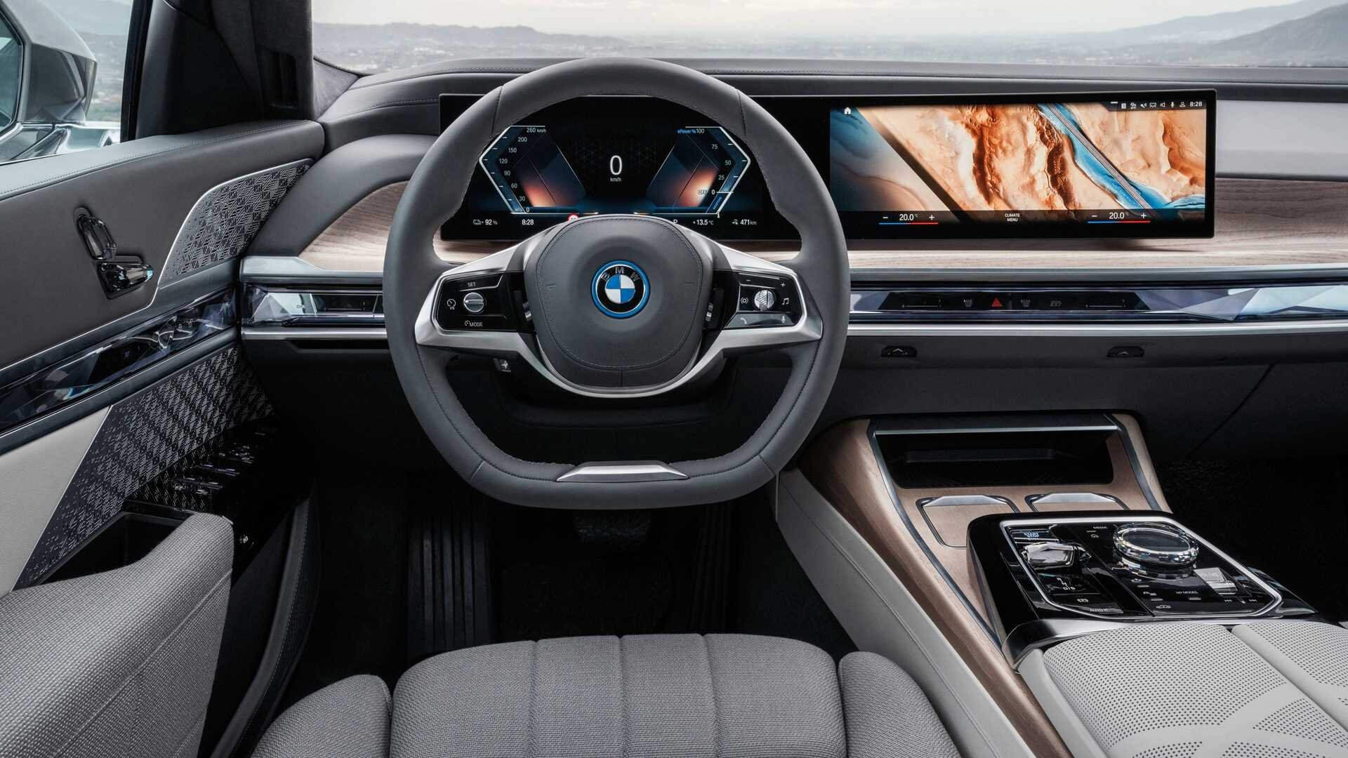 Представительский BMW 7-Series в новом поколении получил странный экстерьер