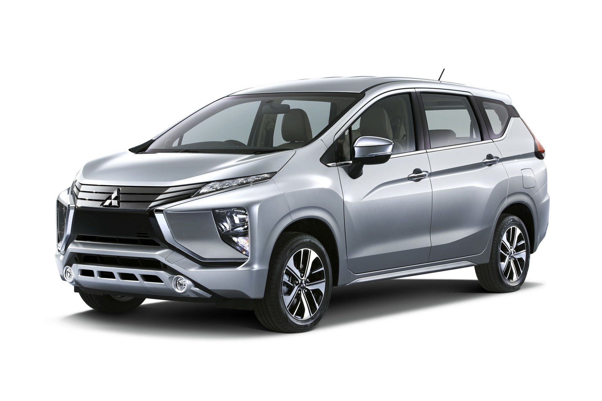 Популярный в Азии компактвэн Mitsubishi Xpander пережил обновление