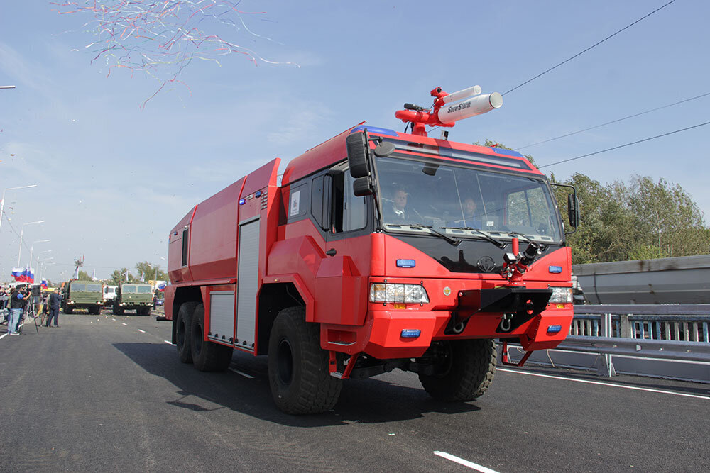 Брянский автозавод представил новую пожарную машину для аэродромов